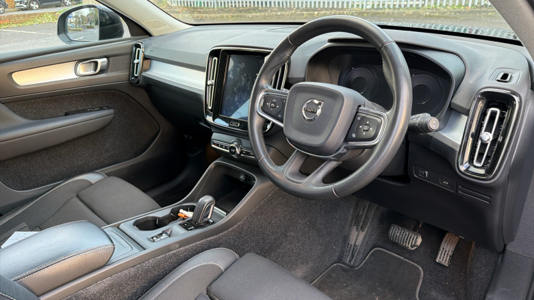 Volvo Xc40 2.0 T4 Momentum Pro 5dr AWD Geartronic Petrol Estate